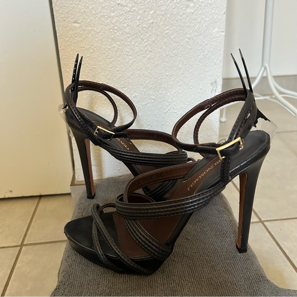 Bruno Magli Black Leather Sandals - Picture 2 of 8